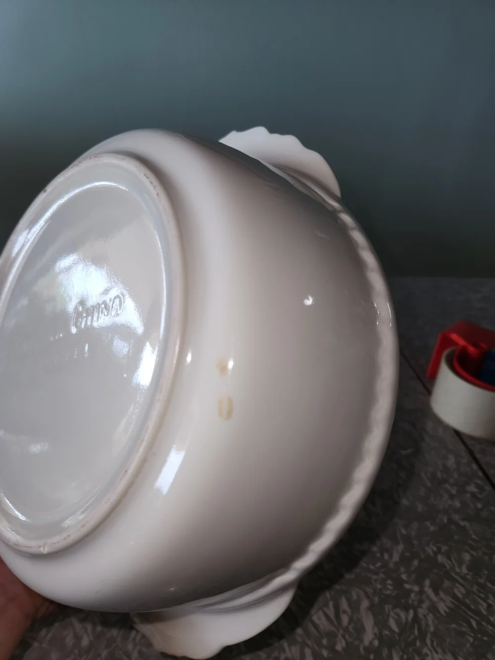 White Ceramic Covered Casserole Dish - Classic Home Kitchen